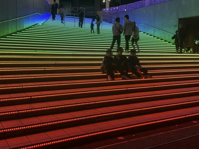 お台場ダイバーシティ東京プラザ フェスティバル広場大階段のイルミネーション